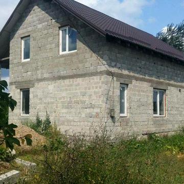 Продам двоповерховий будинок з мансардою м. Хотин