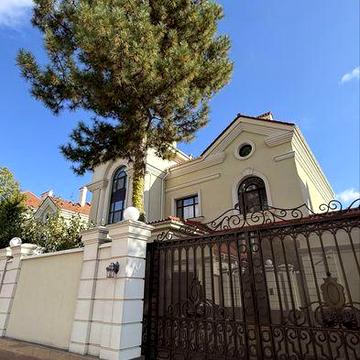 Продам дом в коооперативе на Французском  бульваре. Королевские сады