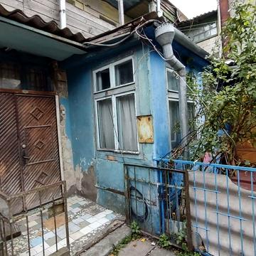 Середня вул.