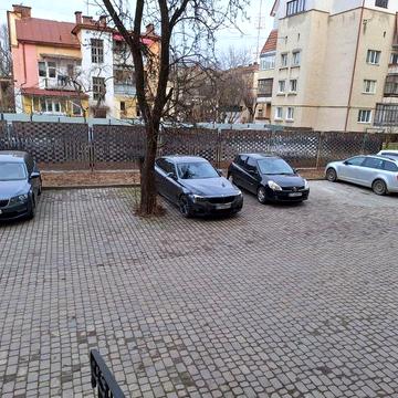 2 к.новобудова  здана  в центрі вул.Шевченка  по ціні 900$/ кв.м.