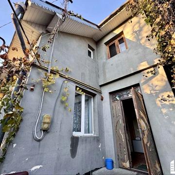 Продаю будинок в центральній частині міста