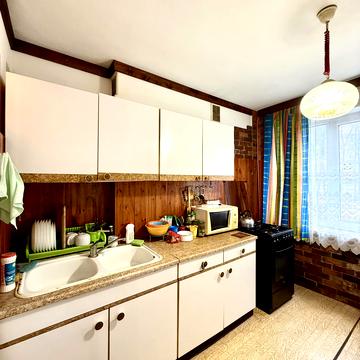 Тролейбусна, 8