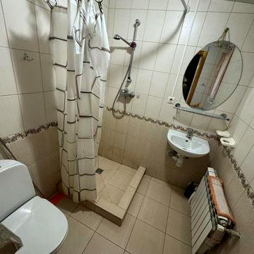 Свободна!Мини двушка в районе института связи!Берем с животными!