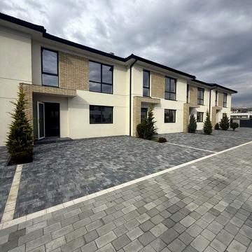 Продаж двухповерхового таунхаусу.