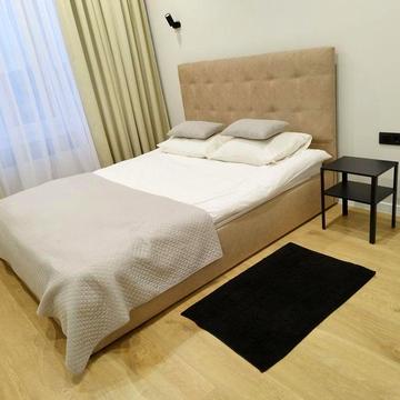 Здам надовго 2  кімнатну в центрі міста