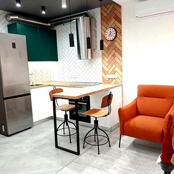 Дніпровська набережна вул., 18-Б