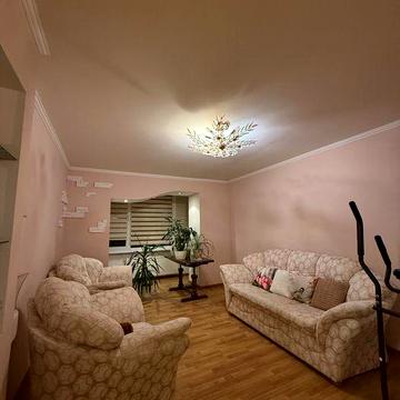 4-кімнатна квартира м. Дубно мебльована