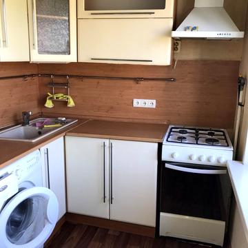 Братиславська вул., 16