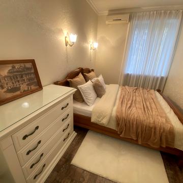 Леонтовича вул. (Бєлінського), 10