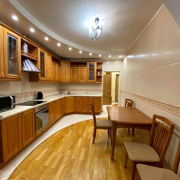 Велика Китаївська вул., 10-А