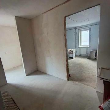 Продається квартиру під ремонт з електроопаленням.