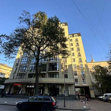 Продаж 3к квартири 109 м² під ремонт - Зданий будинку в центрі міста