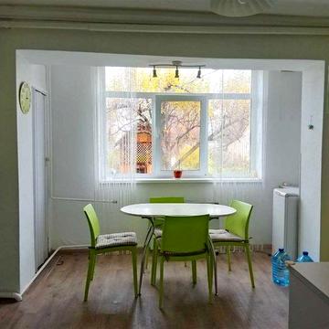 Здам 3-кімнатний будинок в дуплексі з усіма зручностями в смт Макарів