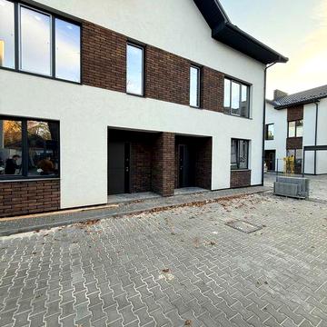 Продам Дуплекс в Центрі Міста. Інфраструктура в Пішому Доступі.