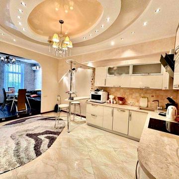 Мукачевский переулок /Леонтовича 3 Ком. с ремонтом парк Шевченко