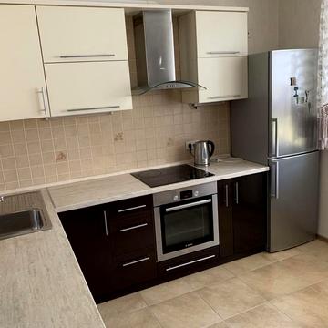 Європейського Союзу просп. (Правди), 31-А