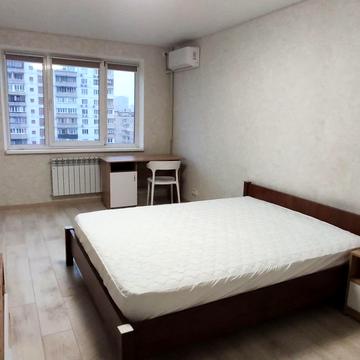 Оболонська пл. (Дружби Народів СРСР), 5