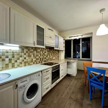 Віктора Чукаріна вул., 1б