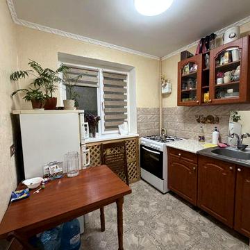 2х кімнатна на 2му поверсі. Центр.