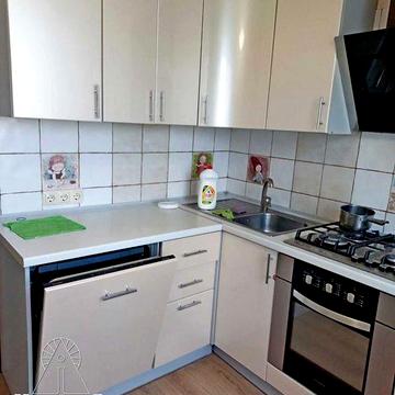 Здам укомплектовану трикімнатну на Таращанському.