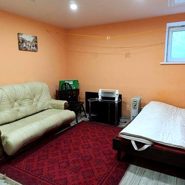 Оренда квартири, студія, цоколь