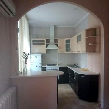 Лаврська вул. (Січневого Повстання), 6