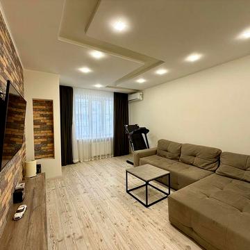 Двухкомнатная квартира с хорошим ремонтом в мкр.Северный.