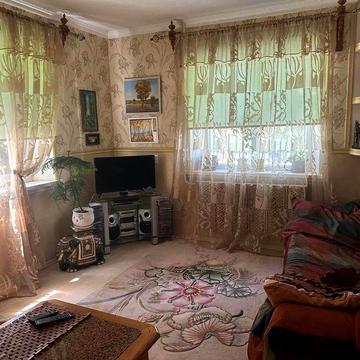 Продам 5 комн. дом на Амосова