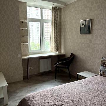 Анни Ахматової вул., 22