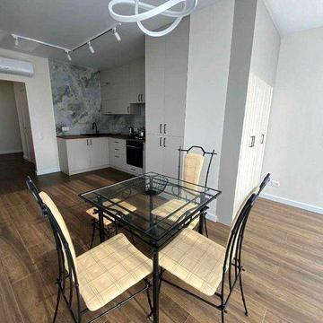 Світла з якісним ремонтом, квартира у новому будинку!