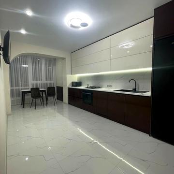 Подільська вул., 8/19