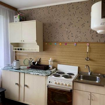 Академіка Булаховського вул., 40