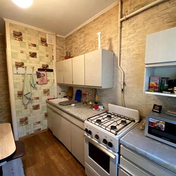 Космонавтів вул., 18