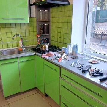 Здається невеликий будинок Космос