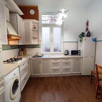 Луки Долинського вул., 10