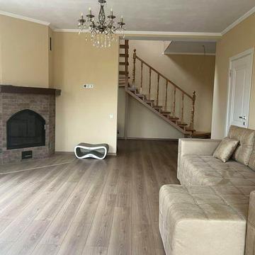 Оренда двоповерхового будинку