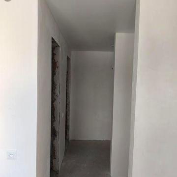 Продам простору 2-кімнатну квартиру в центрі Овруча