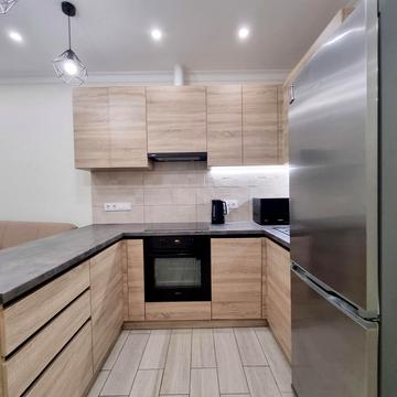 Європейського Союзу просп. (Правди), 41-А