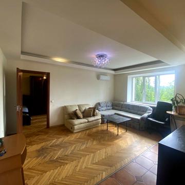 Русанівська набережна вул., 12