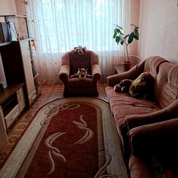 Продам 2-кімнатну квартиру з меблями та балконом, М-н 5, 5 поверх