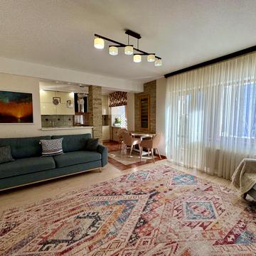 Степана Бандери вул., 7/1