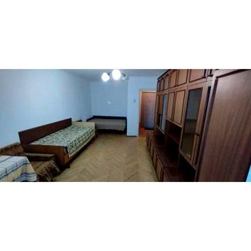 Анатолія Петрицького вул., 7