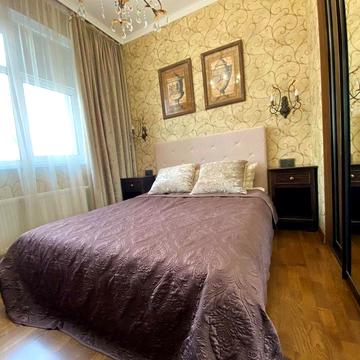 Академіка Філатова вул., 2/1