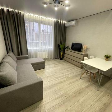 Квартира-студія біля басейну (смарт квартира) У Квартал Власник