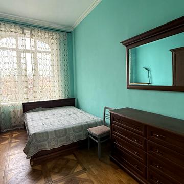 Бельведерська вул., 11