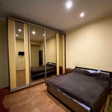 Продається 2-кімнатна квартира. Центр.Метро Научна.62 кв.метрів! DD