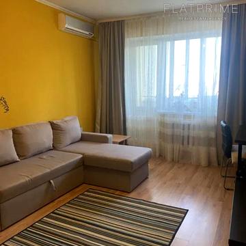 Академіка Корольова просп., 12