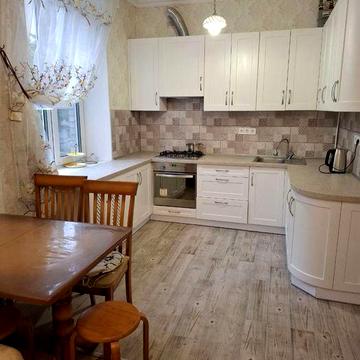 М. Кривоноса 19, 3 кімн . СОЛОМЯНКА  ЛОБАНОВСЬКОГО