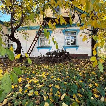 Продаж двох частин будинку на одній земельній ділянці – вул. Стуса