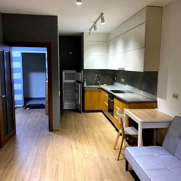 Академіка Заболотного вул., 15-Б